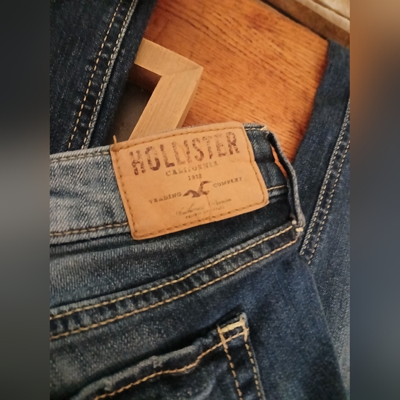 HOLLISTER Blue Skinny Jeans with Modern Distressed Look - Picture 4 of 4
